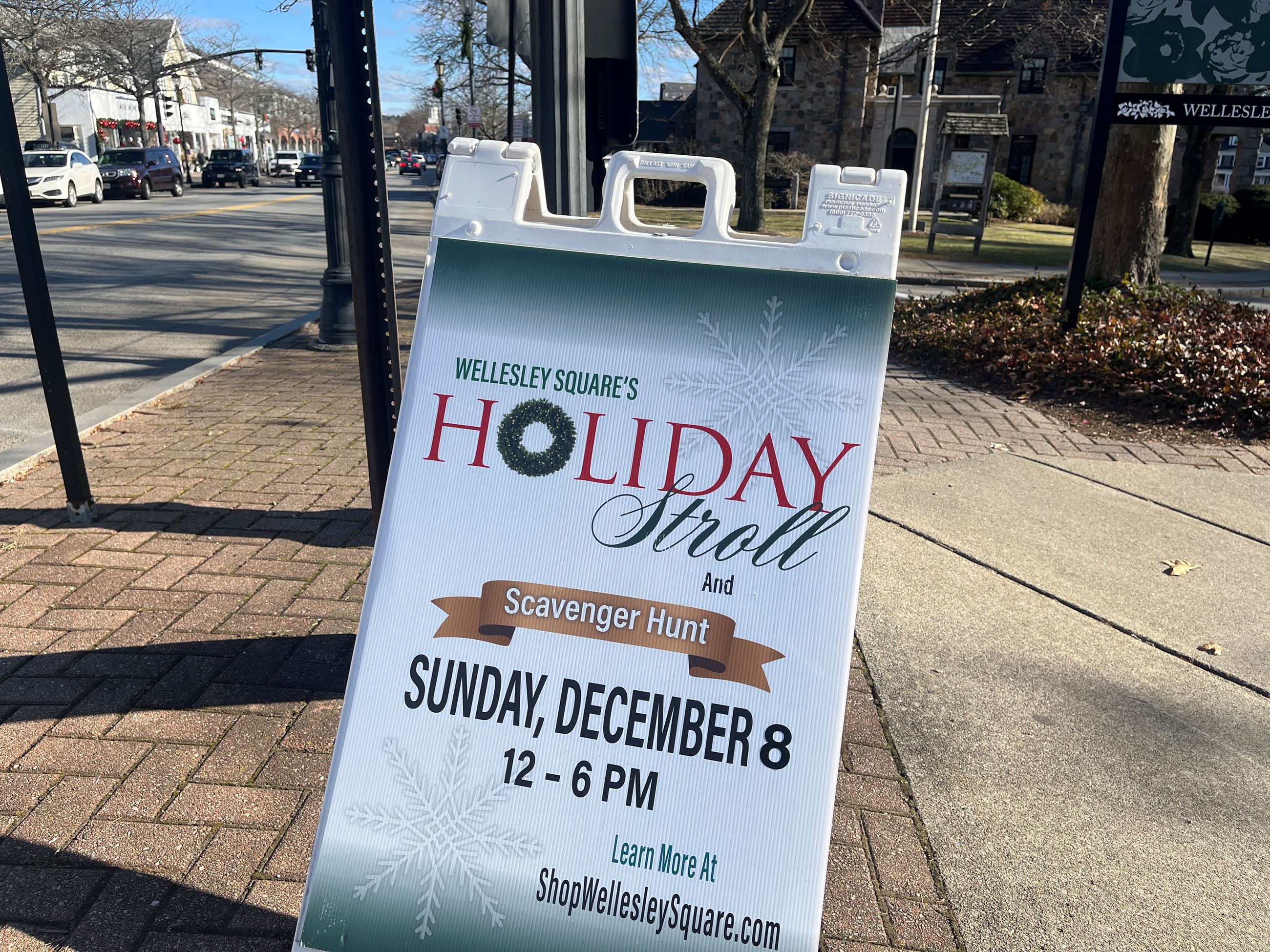 Wellesley Square Holiday Stroll 2024_landscape